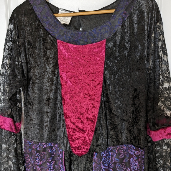 Women's Plus Size Halloween Costume - Picture 6 of 7